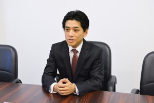 第5回 国際化粧品展 開催!松野事務局次長に訊く 5 %e6%9d%be%e9%87%8e%e3%81%95%e3%82%93%ef%bc%92%ef%bc%88%e5%b0%8f%ef%bc%89