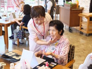 日本介護美容セラピスト協会 認定セラピスト1,000名超へ 3 img 135773 1 1