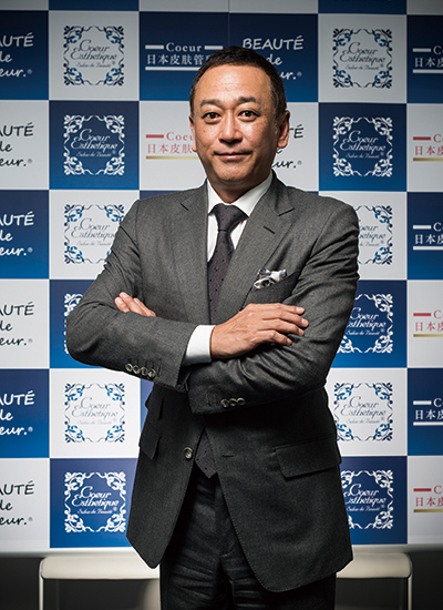 クールエステティック流 “おもてなし”の心と 技術を世界へ広げたい 3 specialmanager2018 muto 1