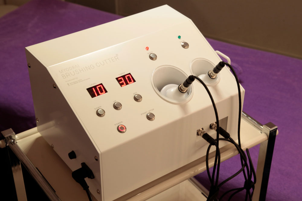 「もうハンドだけじゃダメ」サクションカッター、ブラッシングカッター2機器を開発したサロン 10 column news 20190712 sorridente 6203