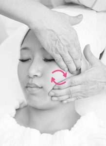 「ひと手間」が差別化のポイント! 失われたフェイシャル手技研究 25 salonwork facial2017 hirachi03
