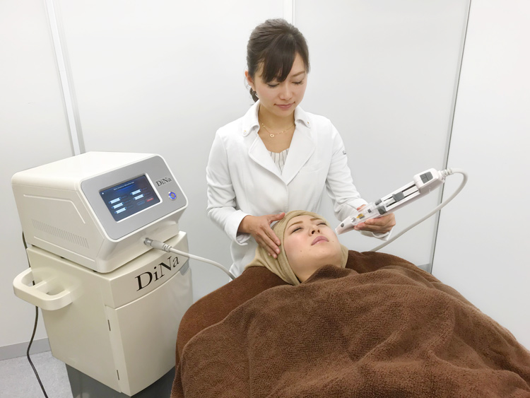 ニードルレスインジェクターで奥まで有用成分を届ける『DiNa』という衝撃 8 salontool machinebest12 2018 globalscience 02