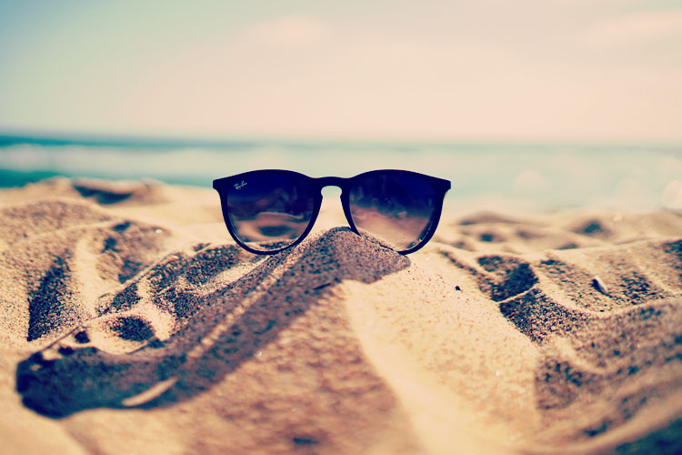紫外線最新情報2019!プロが知るべきUV対策 15 special uv2019 sunglasses beach
