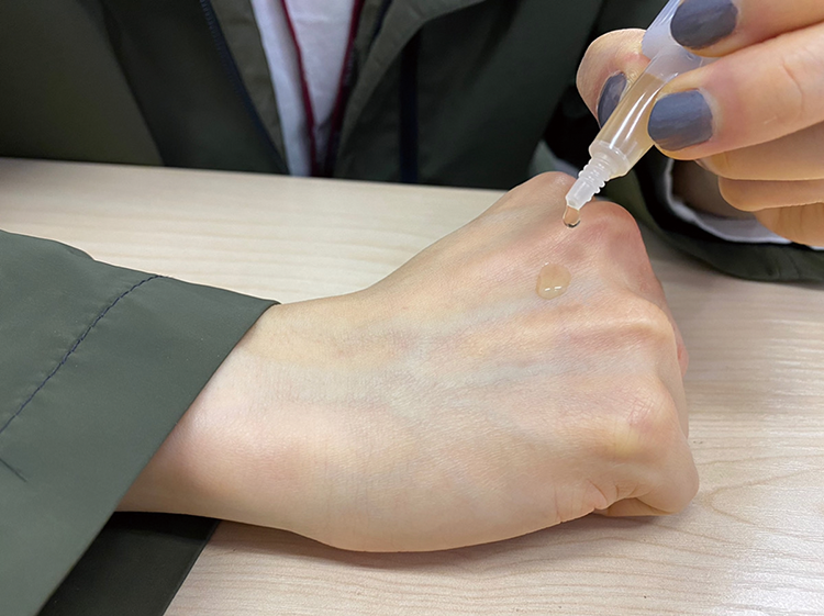 【男子編集部員が試しまくる!】パウダーでエッセンスなスキンケアの実力に迫る! 9 IMG 3905